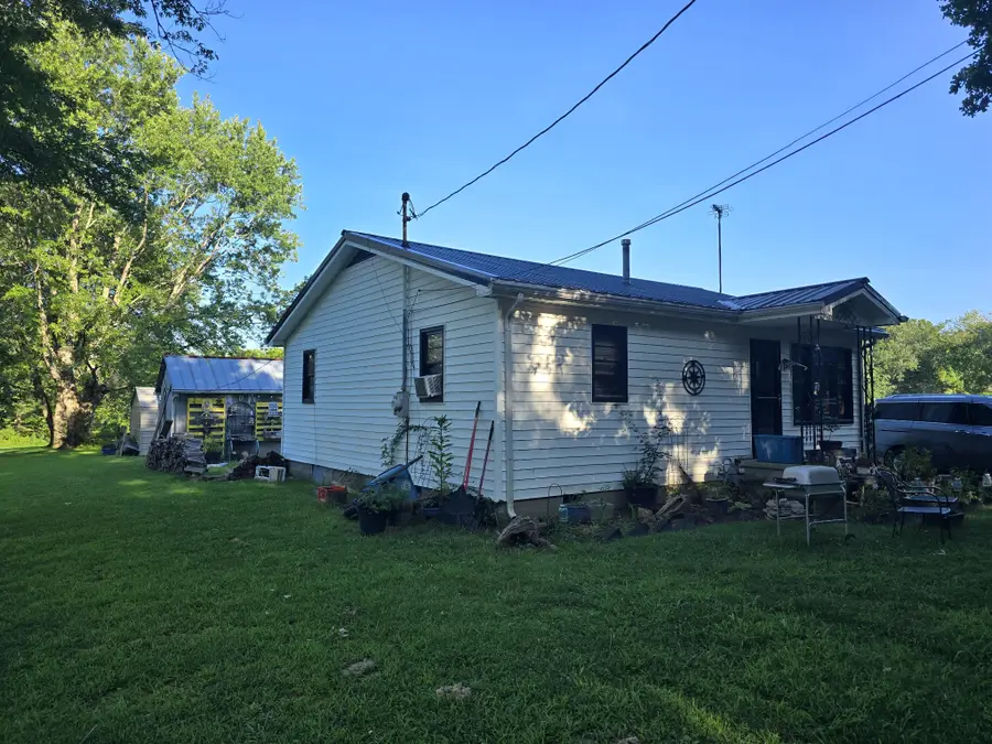 514 Wilkie St N, McEwen, TN 37101 - #2