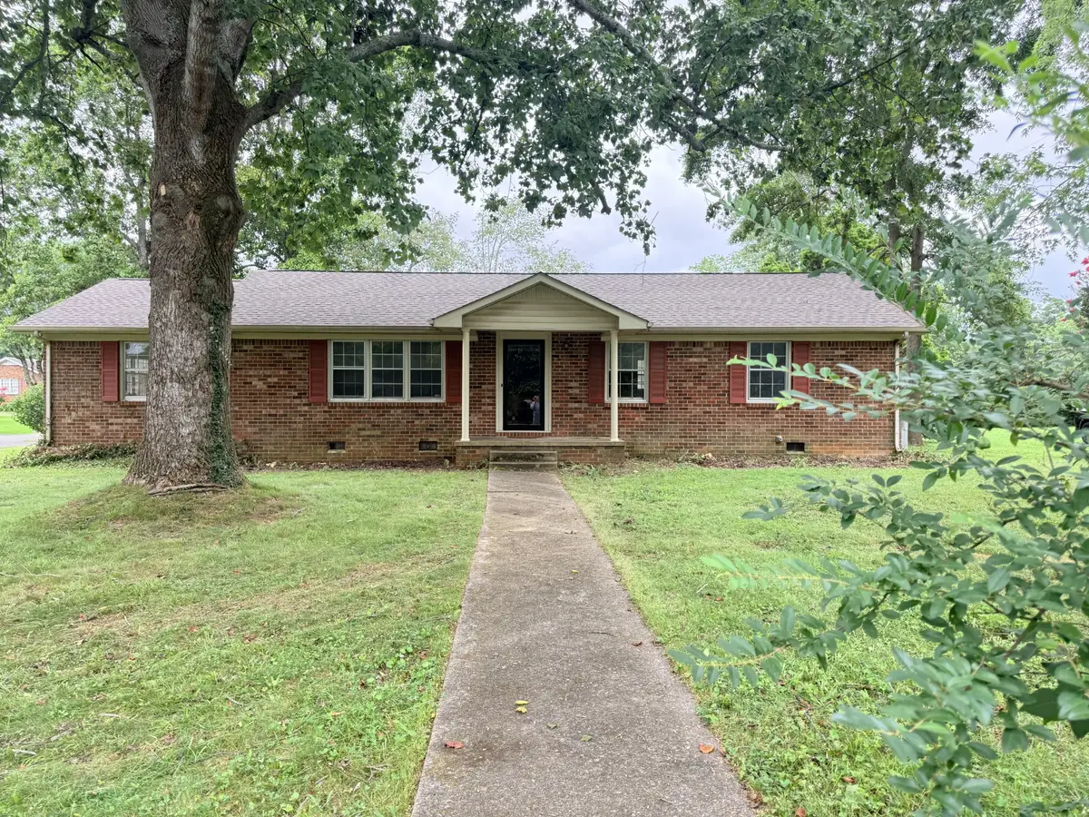 212 Bragg Cir, Tullahoma, TN 37388 - #1