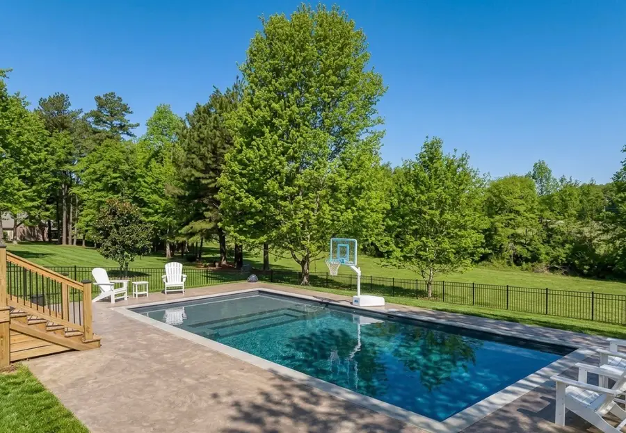 524 Country Club Dr, Dickson, TN 37055 - #2