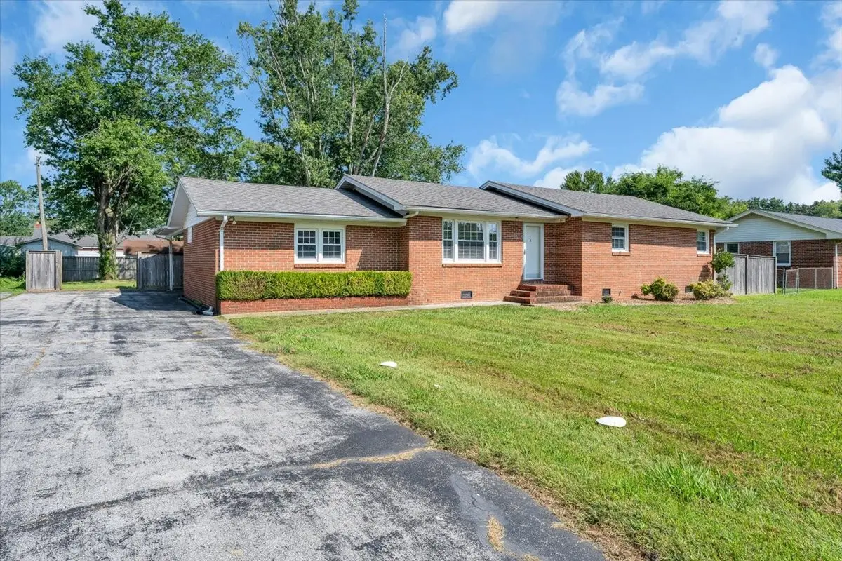 611 Henley St, Manchester, TN 37355 - #1