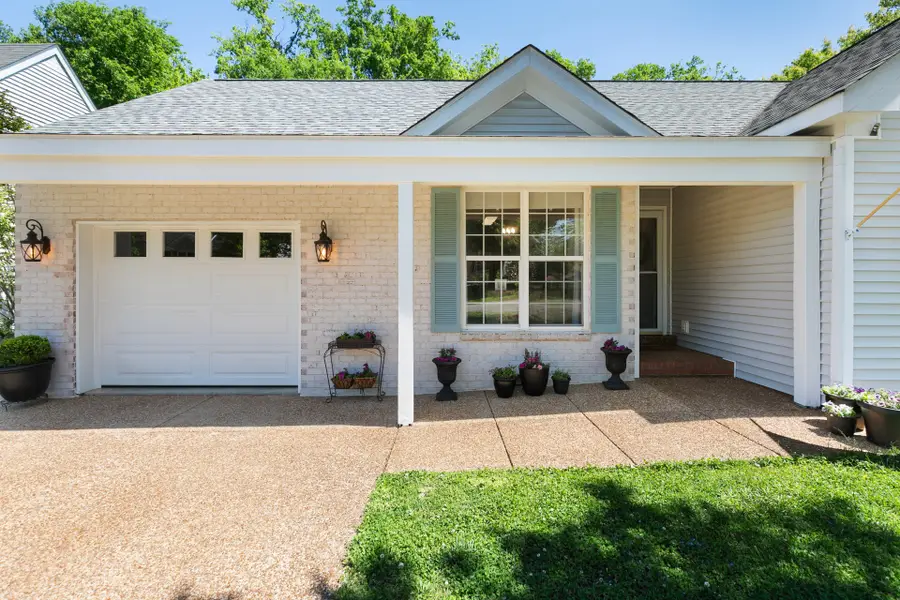 1129 Mcdonough Cir, Thompsons Station, TN 37179 - #2