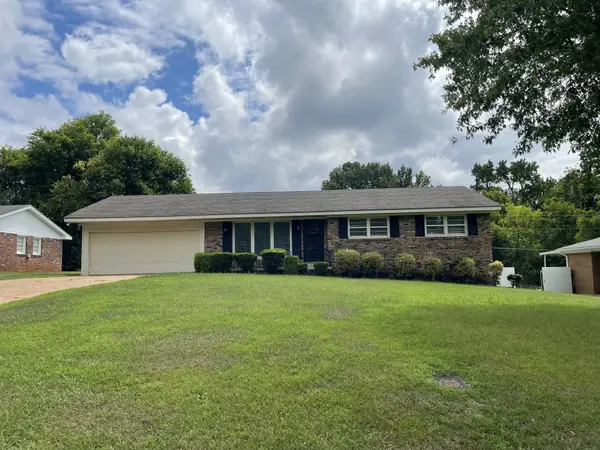 421 E Lakeside Dr E, Florence, AL 35630