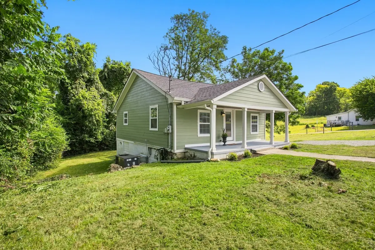 411 E 10th St, Columbia, TN 38401 - #1