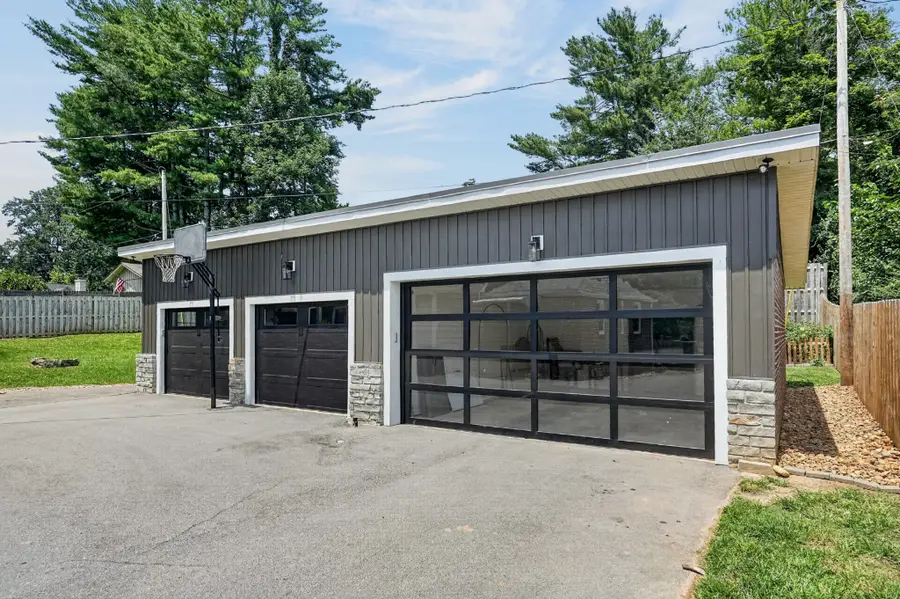 218 Morrison St, McMinnville, TN 37110 - #2