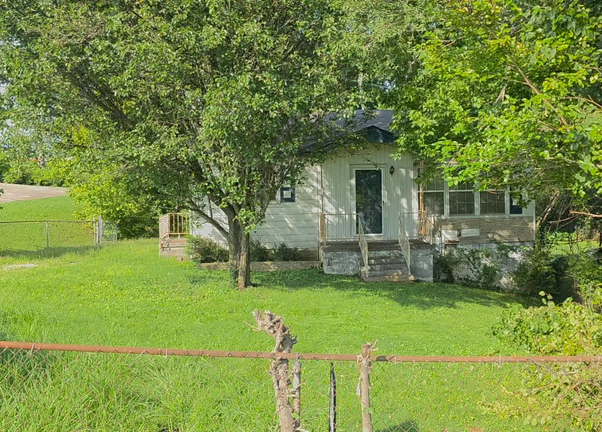 403 Gary Hills Dr, Clarksville, TN 37043 - #1