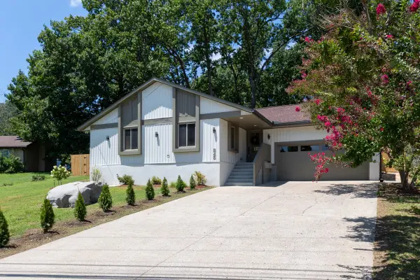 345 Cedarmont Dr, Nashville, TN 37211