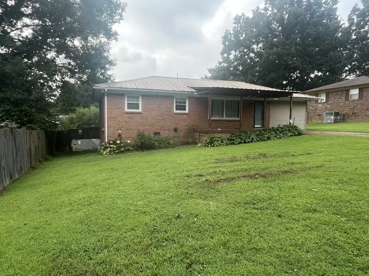 122 E James St, Collinwood, TN 38450 - #1