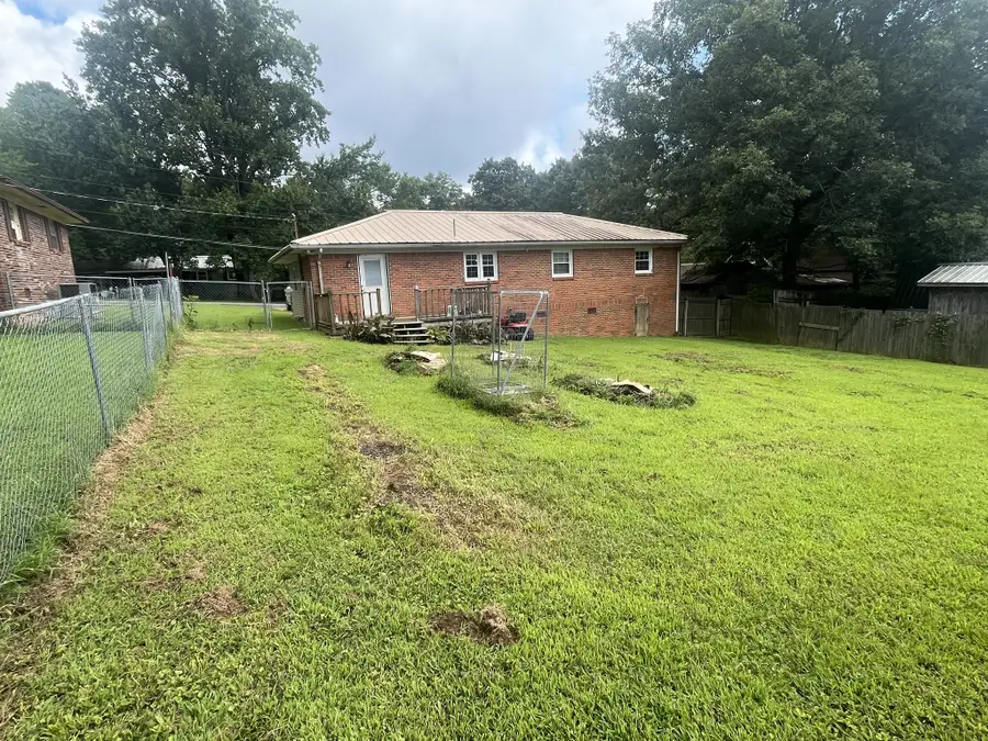 122 E James St, Collinwood, TN 38450 - #3