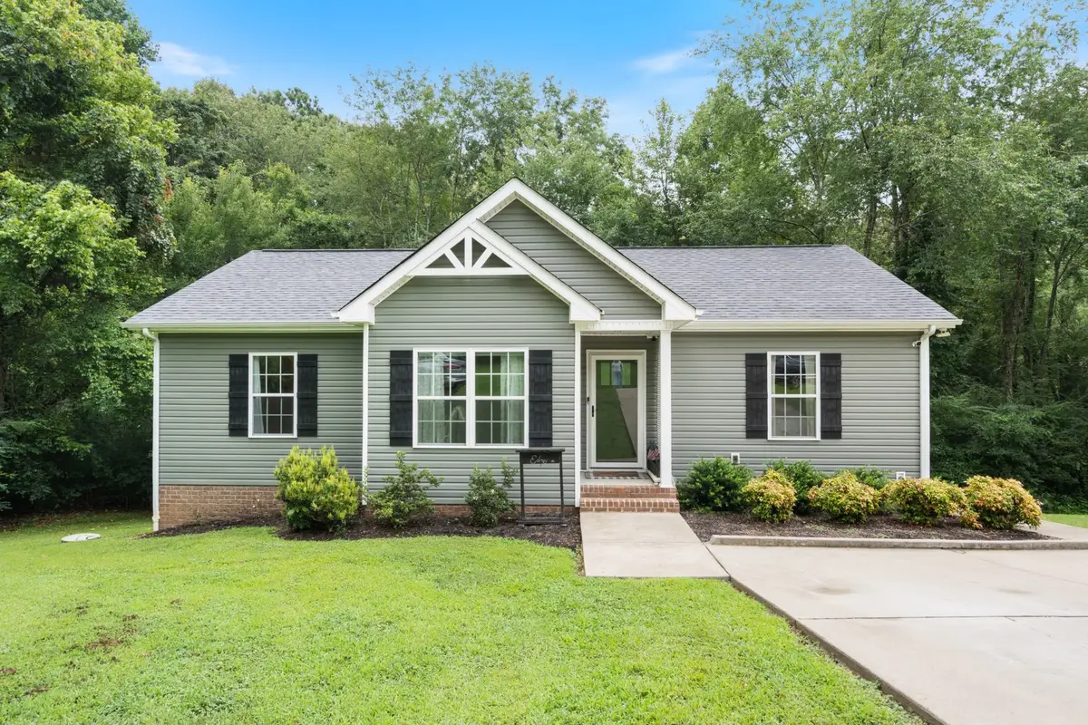117 E Circle Dr, Burns, TN 37029 - #1