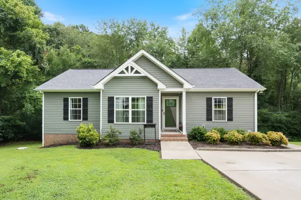 117 E Circle Dr, Burns, TN 37029