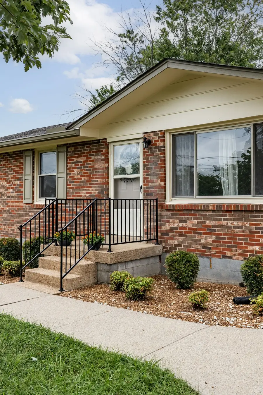 211 Friendship Dr, Goodlettsville, TN 37072 - #2