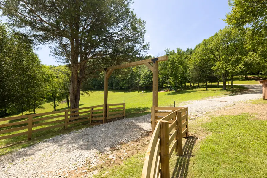 394 Young Hollow Rd, Pulaski, TN 38478 - #2
