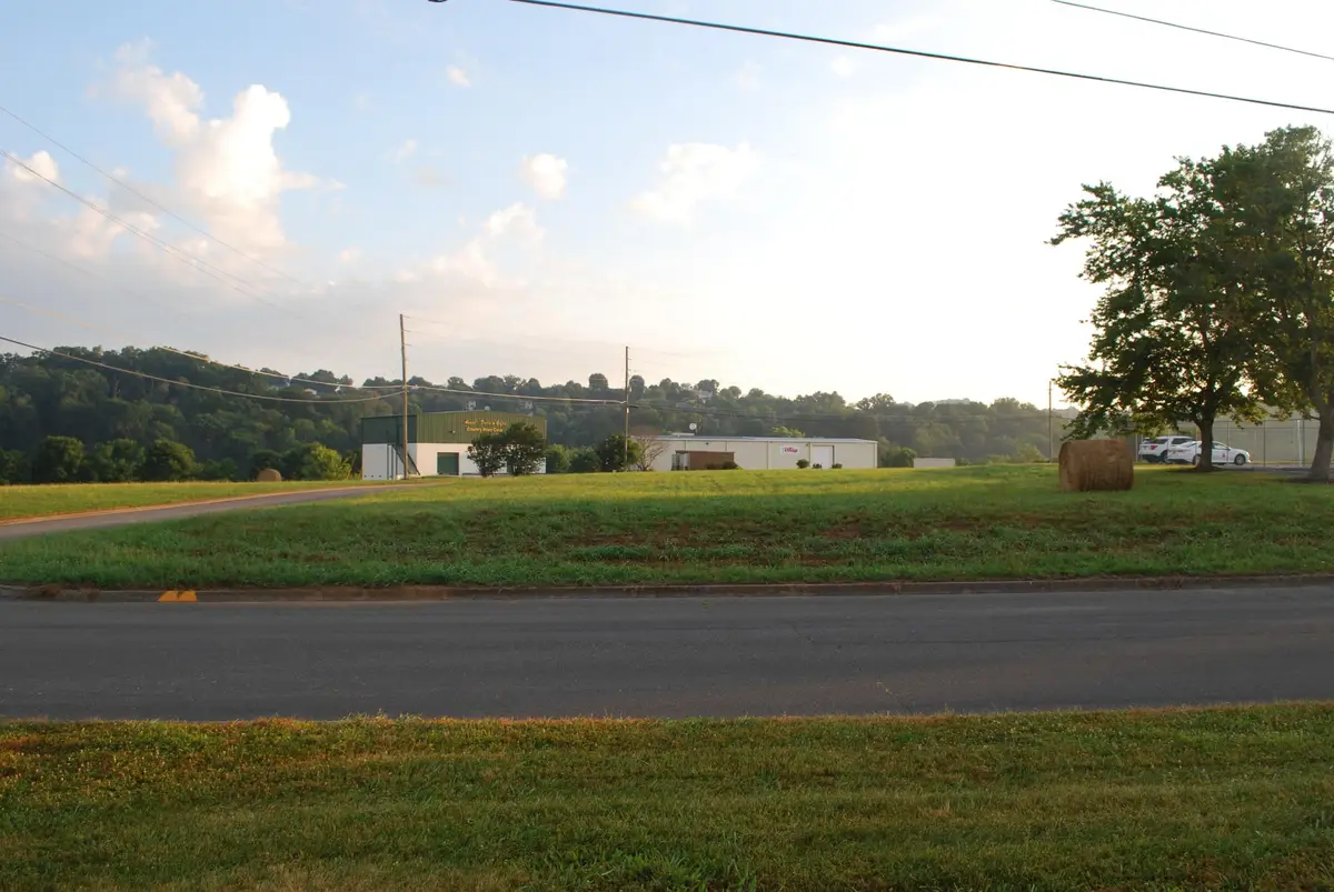72 Business Center Circle, Sevierville, TN 37876 - #1