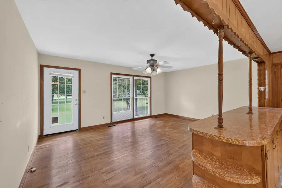 1106 Rainbow Cir, Westmoreland, TN 37186 - #2