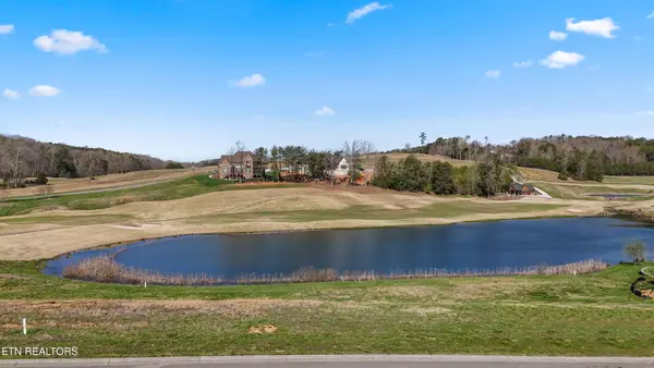 385 Navigator Drive, Lenoir City, TN 37772