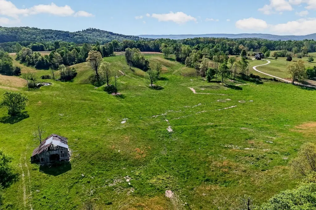 515 Jericho Rd, Quebeck, TN 38579 - #1