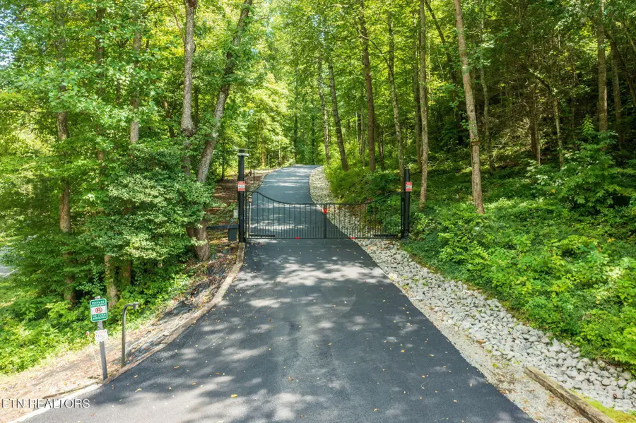 2000 E Millers Cove Rd, Walland, TN 37886 - #2