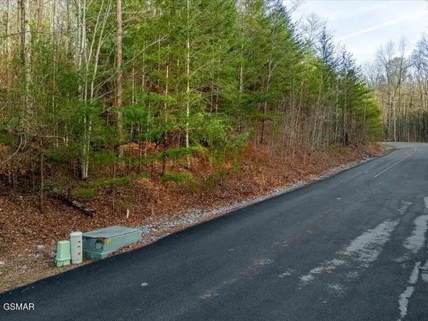 50 Harvest Moon Road, Sevierville, TN 37862