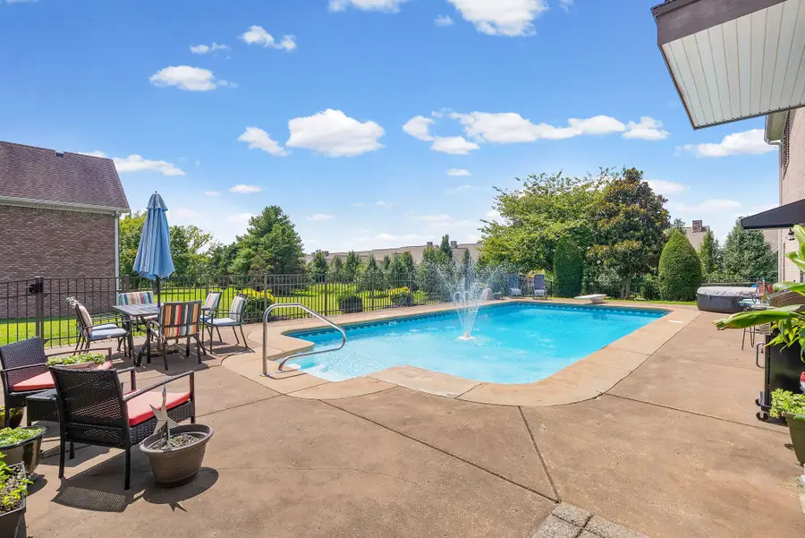 997 Grassland Chase Dr, Gallatin, TN 37066 - #2