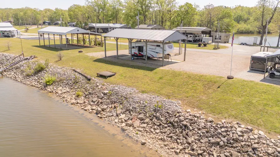 885 River Front Dr, Clifton, TN 38425 - #2