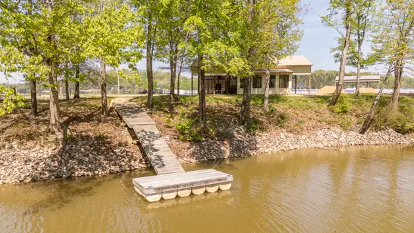 368 Duck Blind Rd, Clifton, TN 38425
