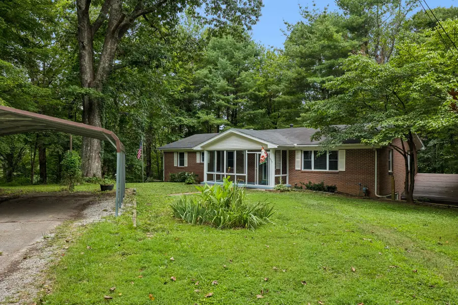 302 W Point Dr, Lafayette, TN 37083 - #2