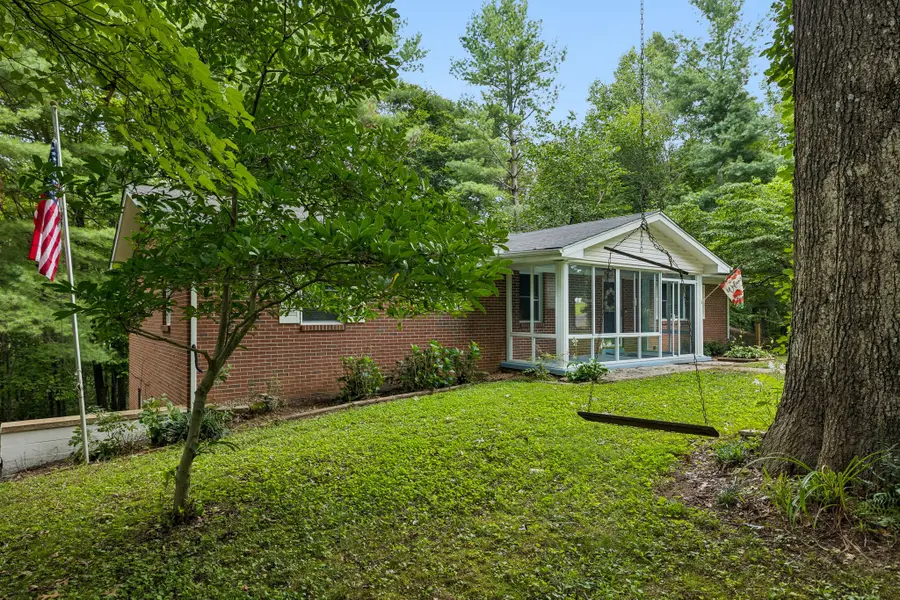 302 W Point Dr, Lafayette, TN 37083 - #3
