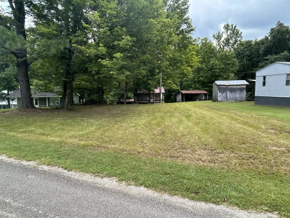 4346 Deer Creek Rd, Linden, TN 37096 - #1