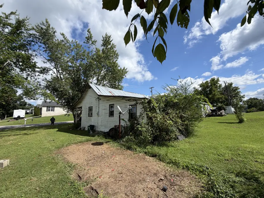 1225 Pleasant Grove Rd, Westmoreland, TN 37186 - #2