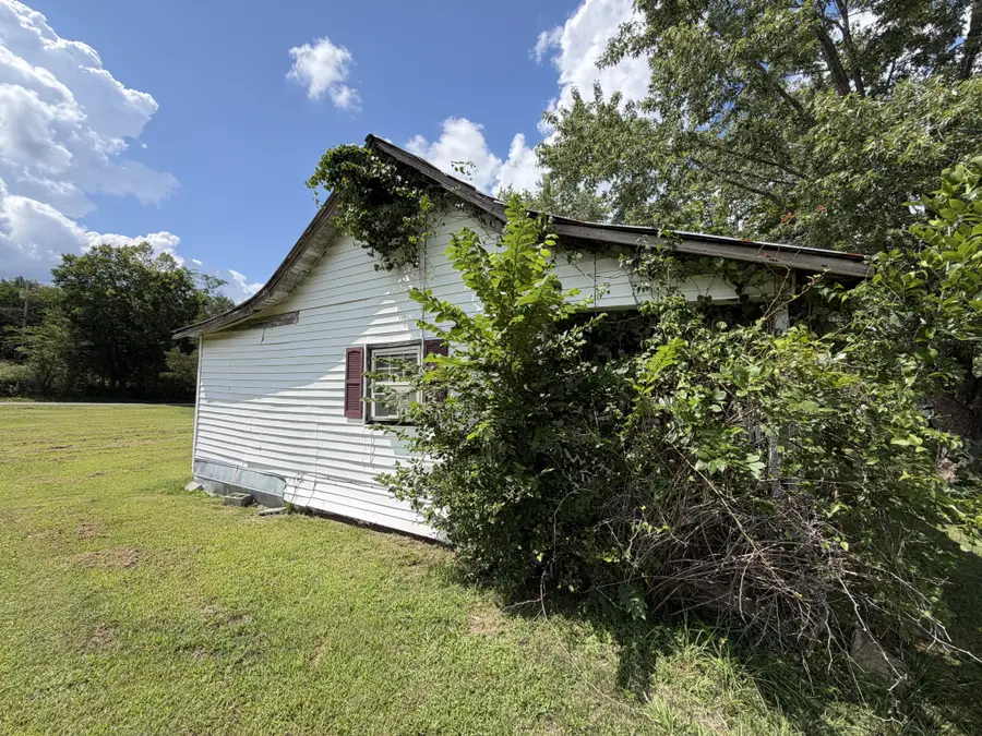 1225 Pleasant Grove Rd, Westmoreland, TN 37186 - #3