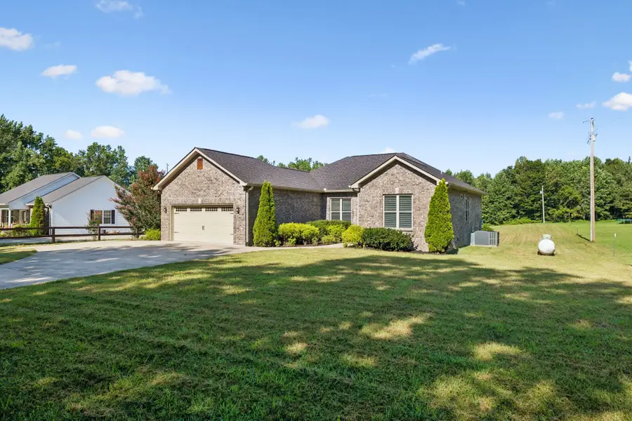 525 Bob Perry Rd, Bethpage, TN 37022 - #2