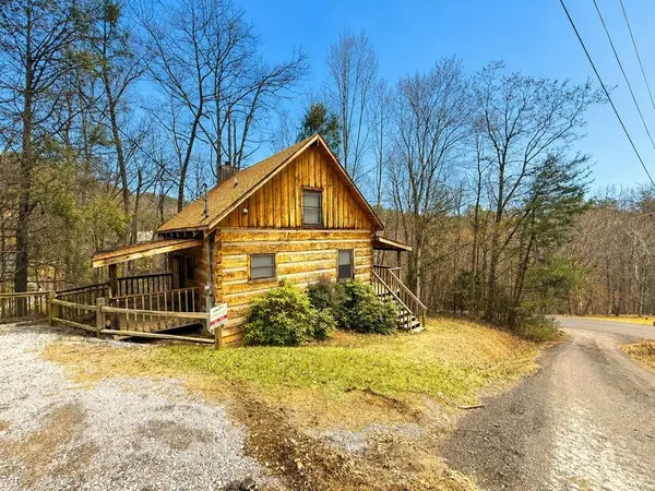 2580 Black Bear Ln, Sevierville, TN 37876