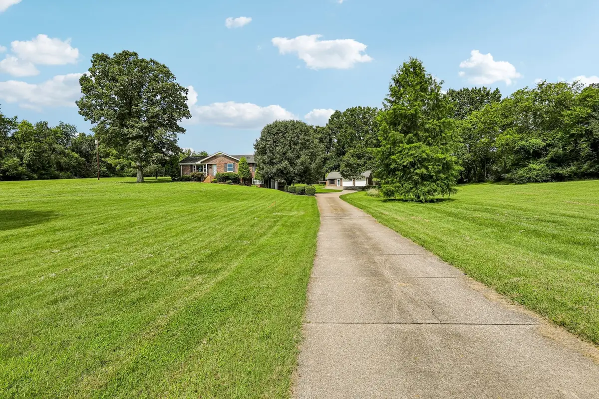 1205 Madison Creek Rd, Goodlettsville, TN 37072 - #1