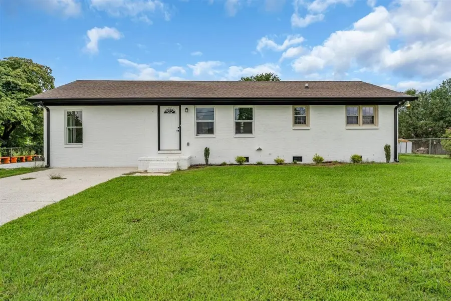 330 Lagoon Dr, McMinnville, TN 37110 - #2