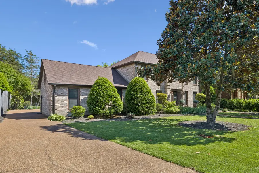 806 Greenbrier Dr, Murfreesboro, TN 37130 - #2