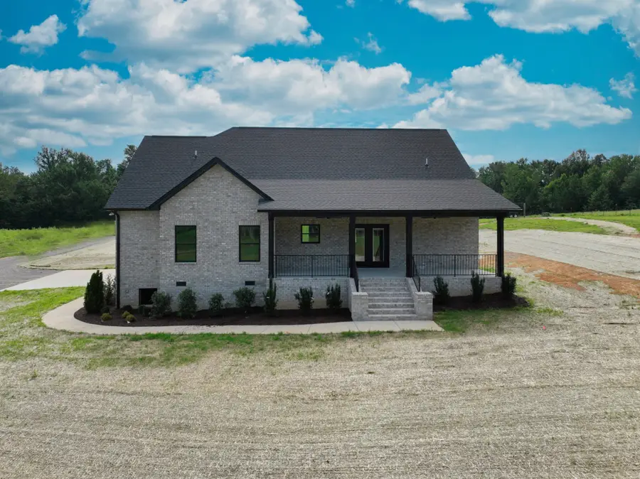 557 Fairfield Rd, Westmoreland, TN 37186 - #2