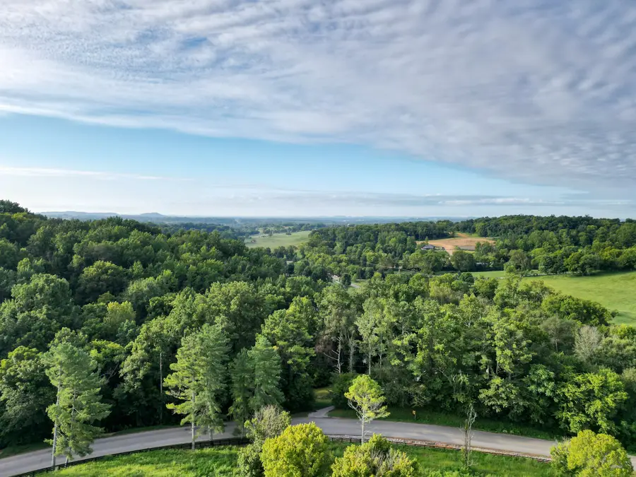 2044 Darks Mill Rd, Columbia, TN 38401 - #2