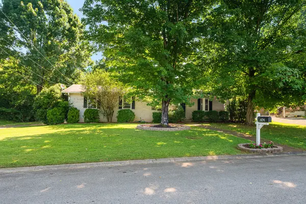 604 Meadow Lane Dr, Nashville, TN 37221