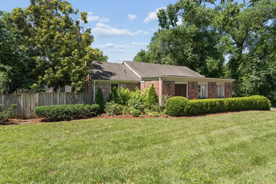 105 Brookfield Ave, Nashville, TN 37205 - #2