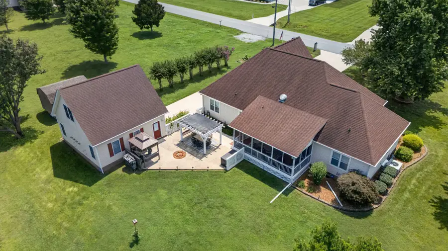 218 Charlotte Dr, Winchester, TN 37398 - #2