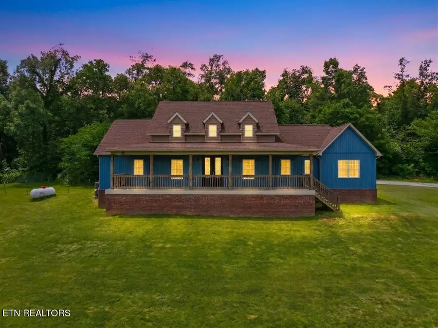 2728 Sweetwater Vonore Rd, Sweetwater, TN 37874 - #2