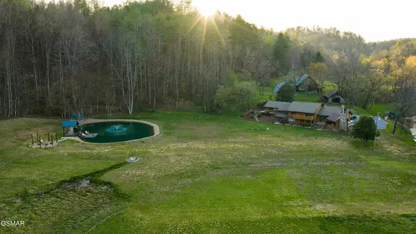 4242 Pearl Valley Road, Sevierville, TN 37876