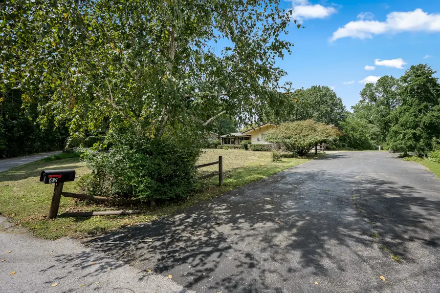 42 Hillwood Cir, Manchester, TN 37355 - #2