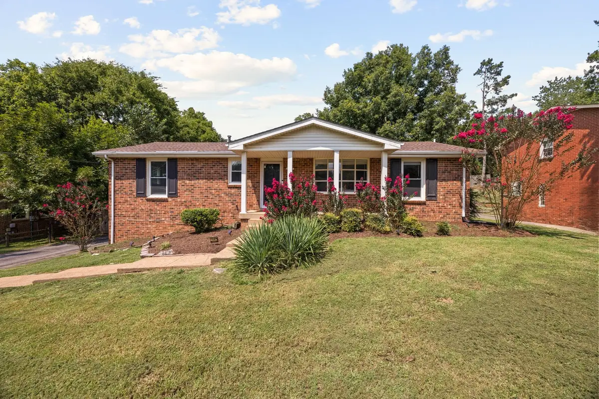 632 Harpeth Bend Dr, Nashville, TN 37221 - #1