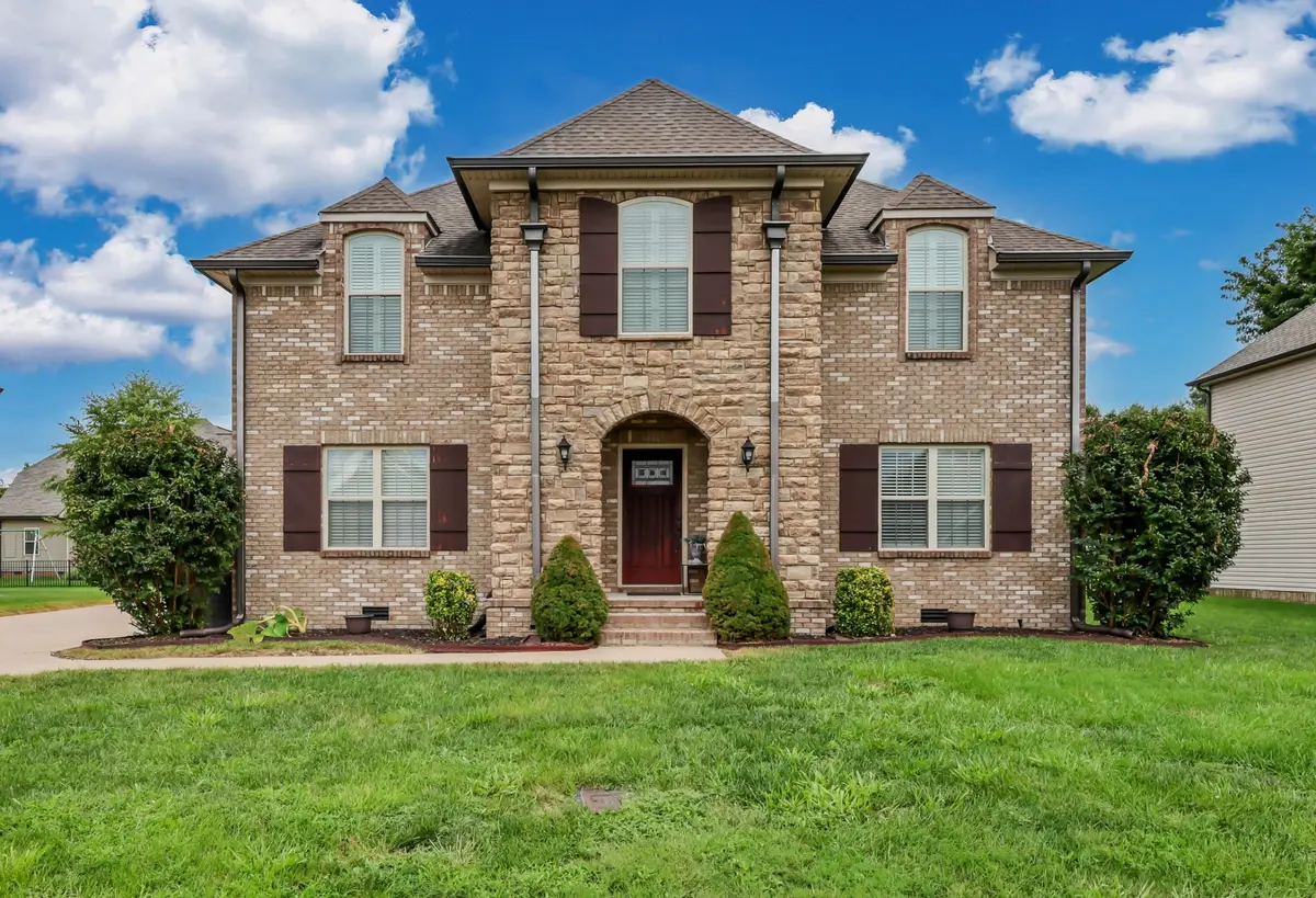1085 Willow Cir, Clarksville, TN 37043 - #1