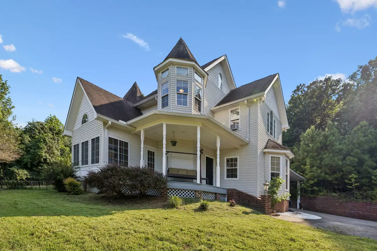 206 Collier Ave, Waverly, TN 37185 - #1