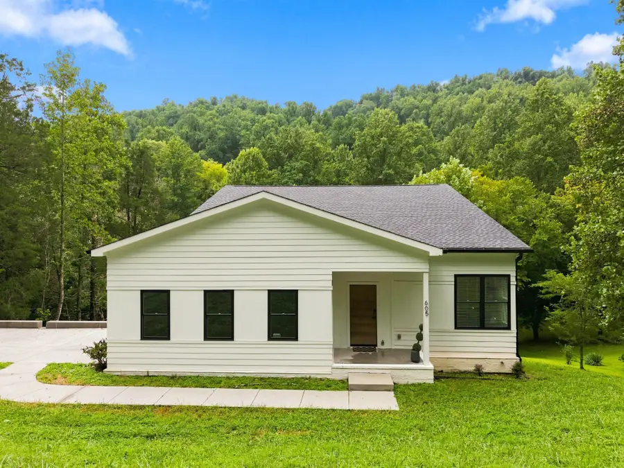 605 Harbor Dr, Lancaster, TN 38569 - #2