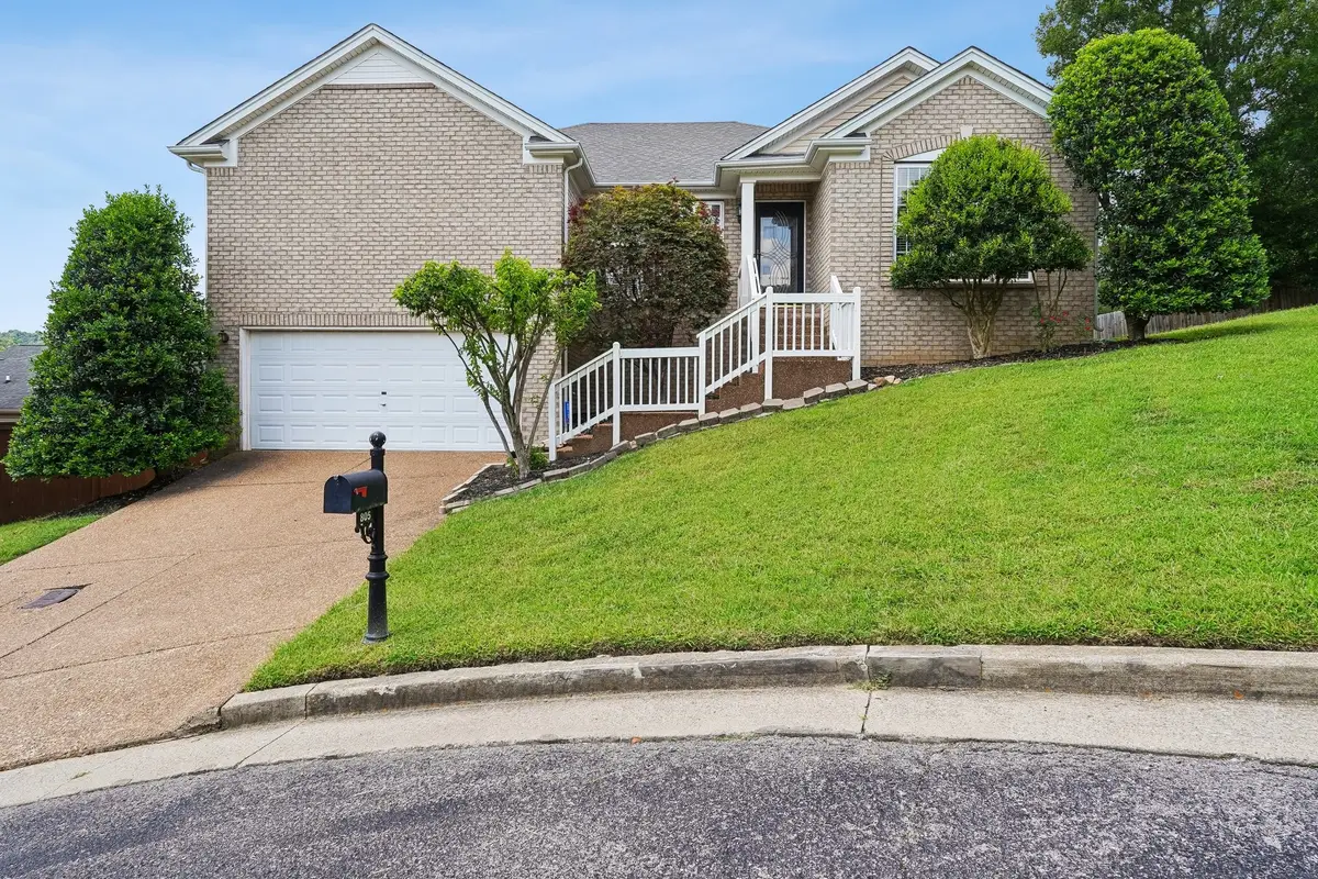 805 Waterloo Ct, Nashville, TN 37209 - #1