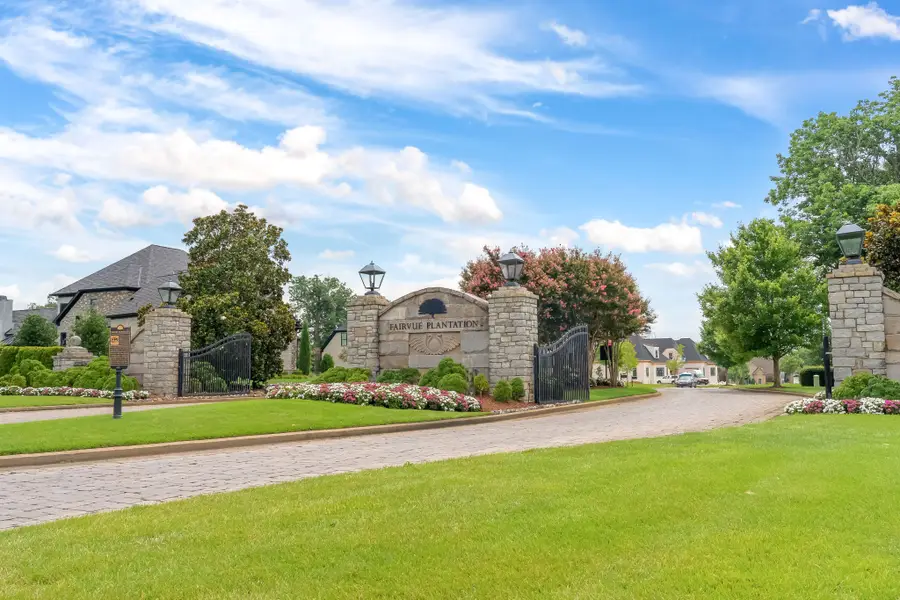 1074 Isaac Franklin Dr, Gallatin, TN 37066 - #2