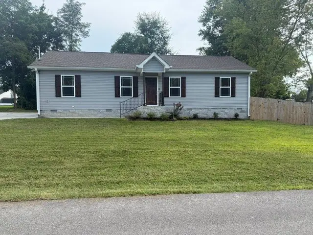 307 W Coffee St, Manchester, TN 37355 - #1